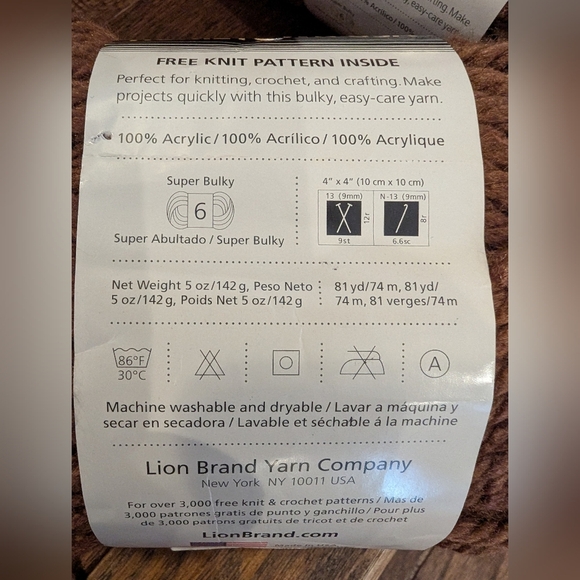 Lion Brand Hometown USA Super Bulky Cleveland Brown Yarn 3 x 5oz/142g - Picture 3 of 6